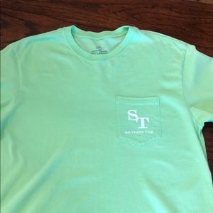 Men’s small Southern Tide tee
